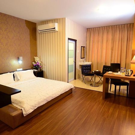 Hotel Tebrau CT Johor Bahru Exterior foto