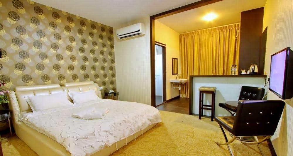 Hotel Tebrau CT Johor Bahru Exterior foto